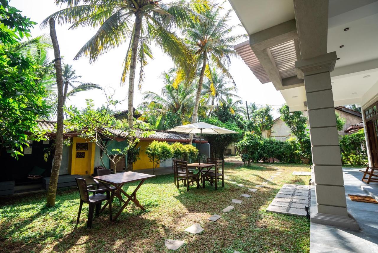 Plantation Surf Inn & Restaurant - Midigama East Eksteriør bilde