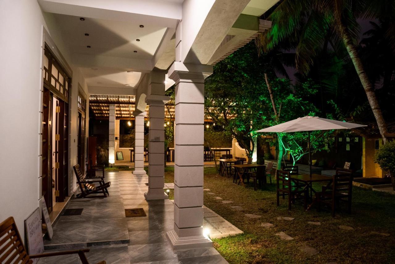 Plantation Surf Inn & Restaurant - Midigama East Eksteriør bilde