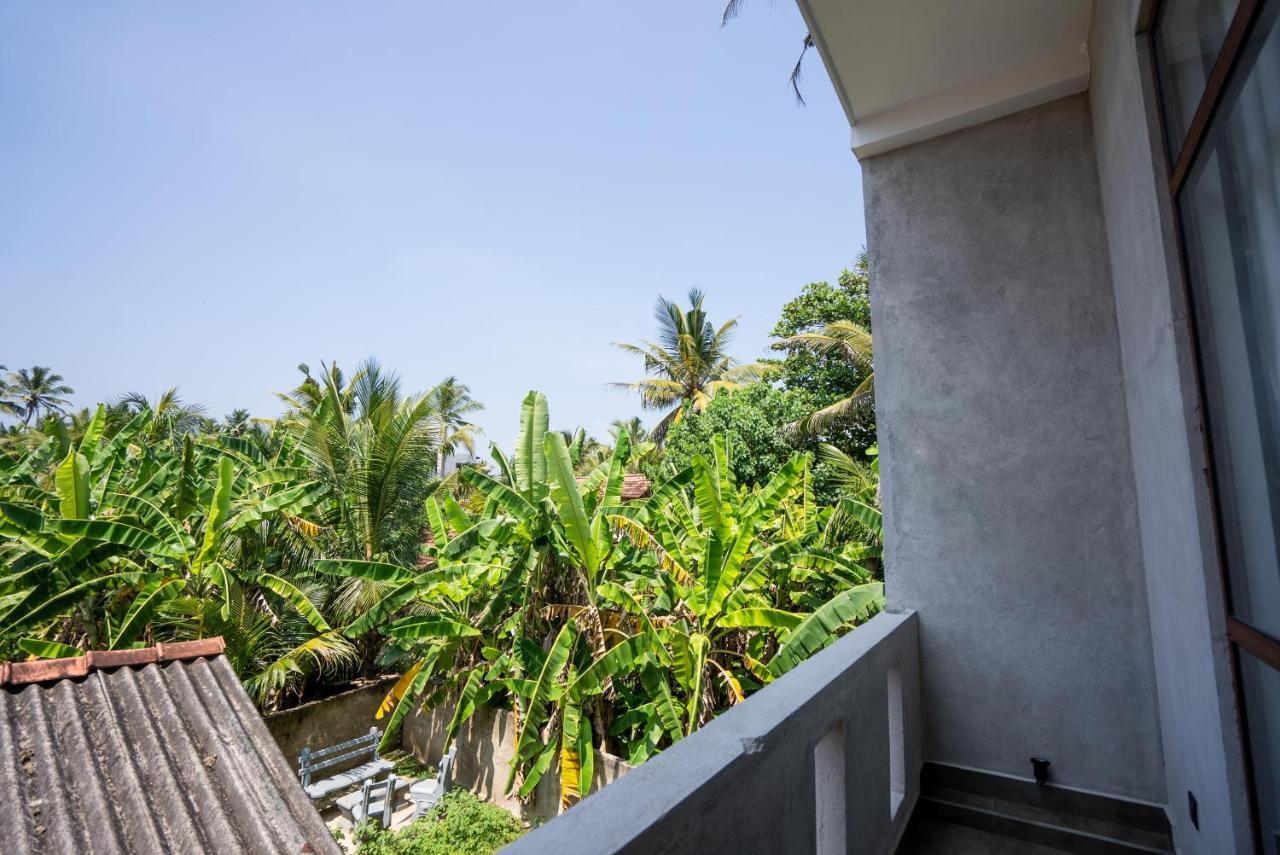 Plantation Surf Inn & Restaurant - Midigama East Eksteriør bilde