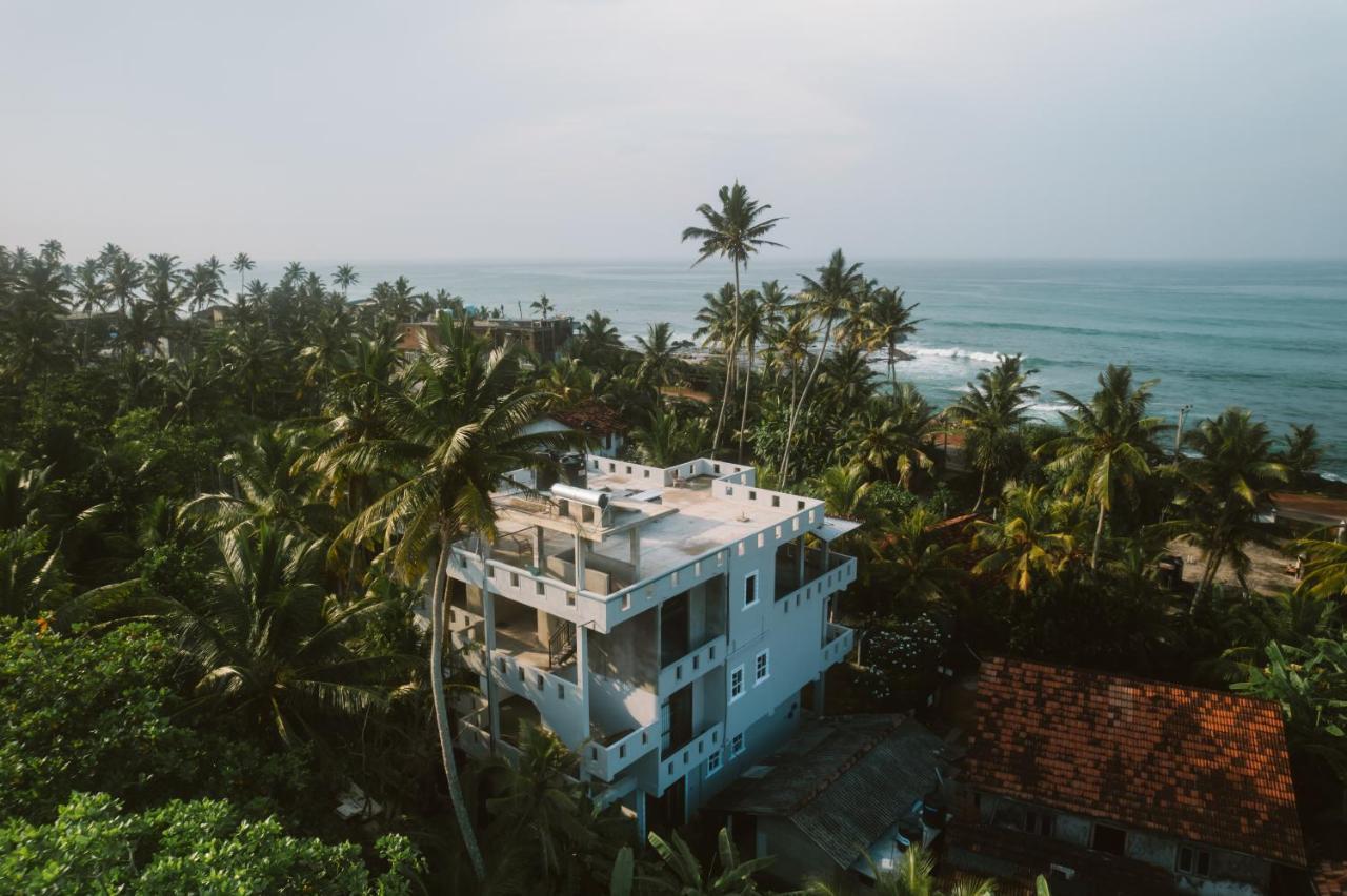 Plantation Surf Inn & Restaurant - Midigama East Eksteriør bilde