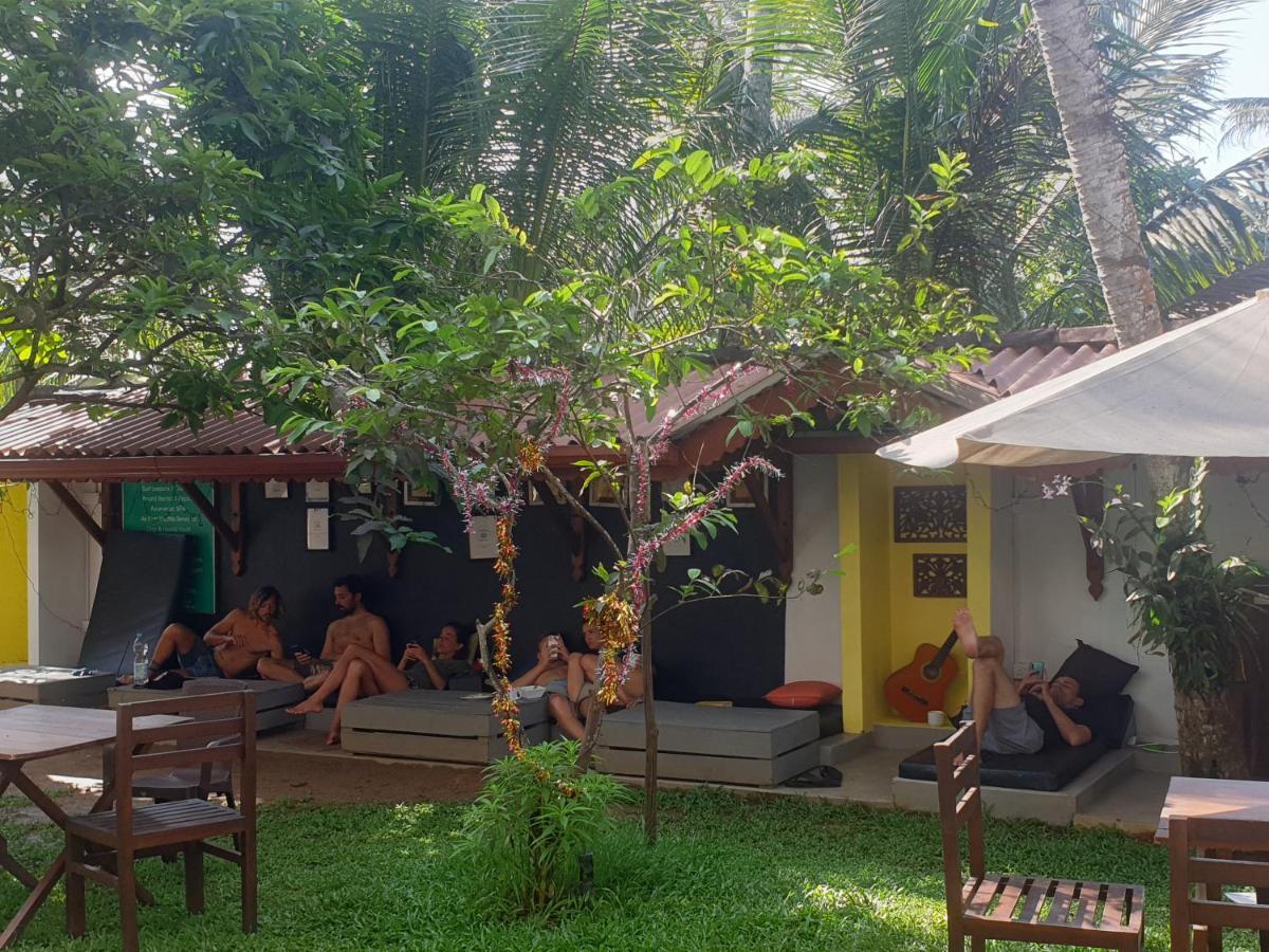 Plantation Surf Inn & Restaurant - Midigama East Eksteriør bilde