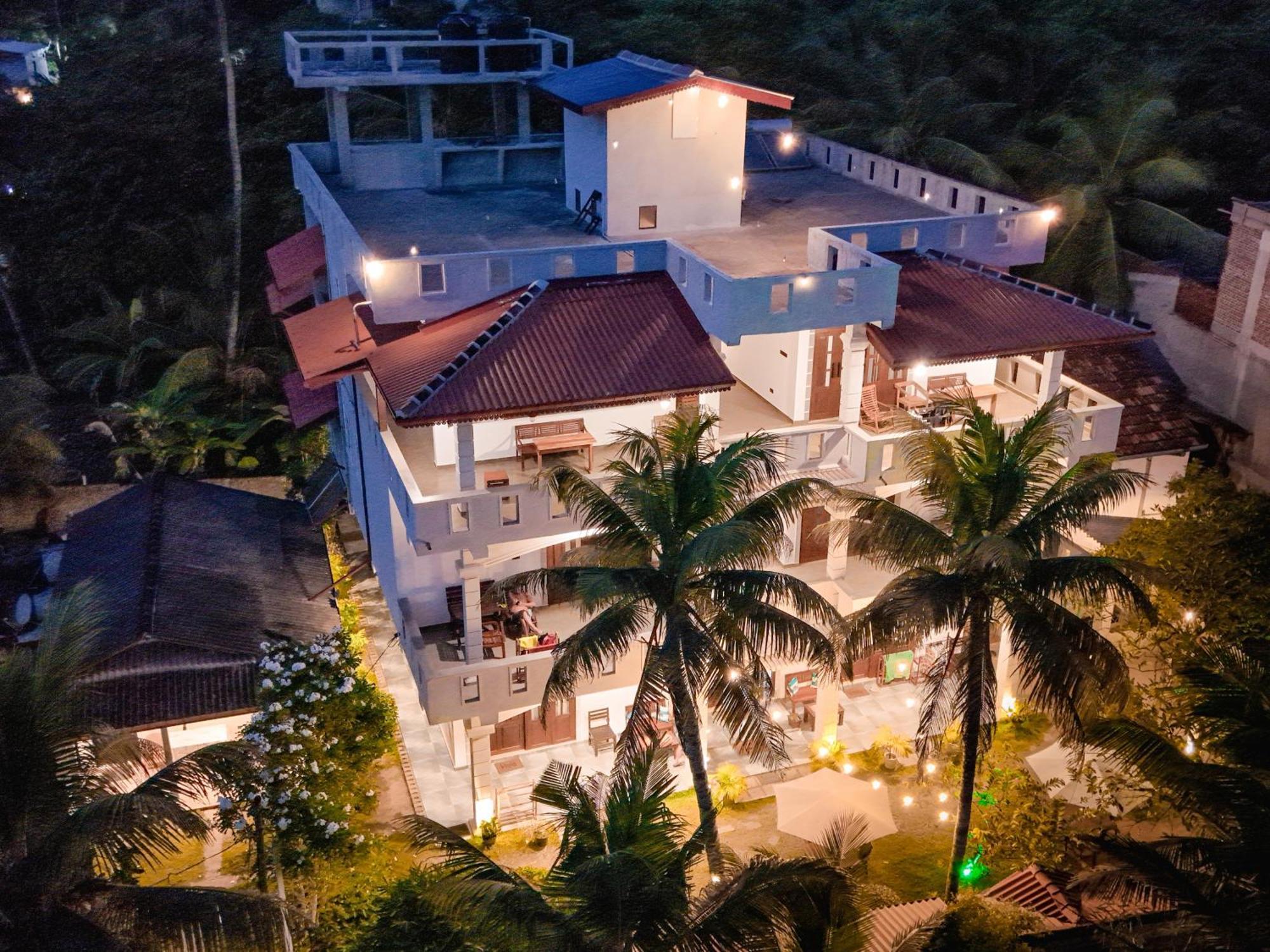 Plantation Surf Inn & Restaurant - Midigama East Eksteriør bilde