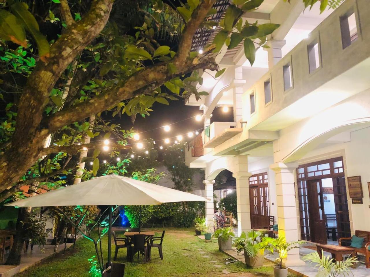 Plantation Surf Inn & Restaurant - Midigama East Eksteriør bilde