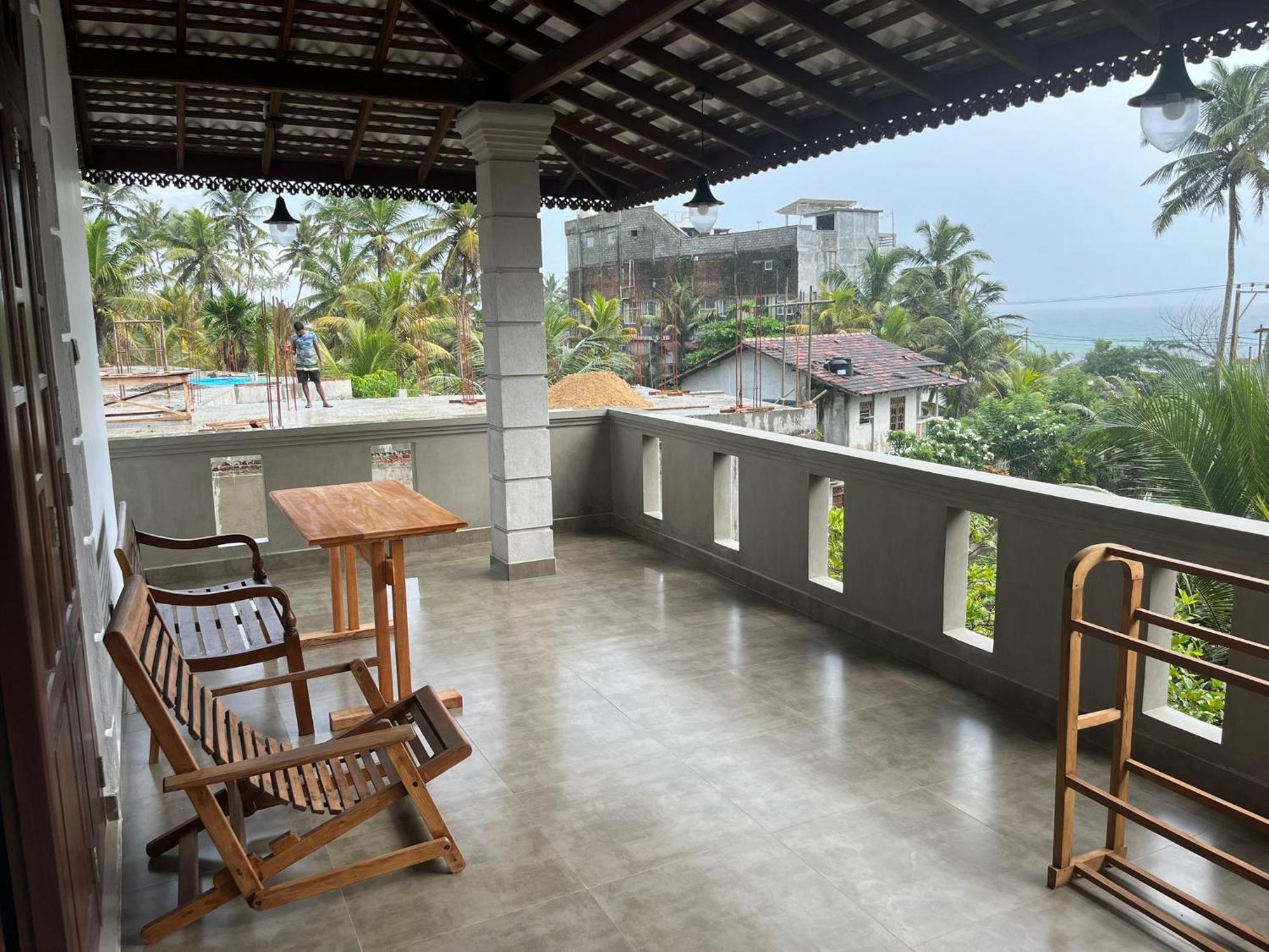 Plantation Surf Inn & Restaurant - Midigama East Eksteriør bilde