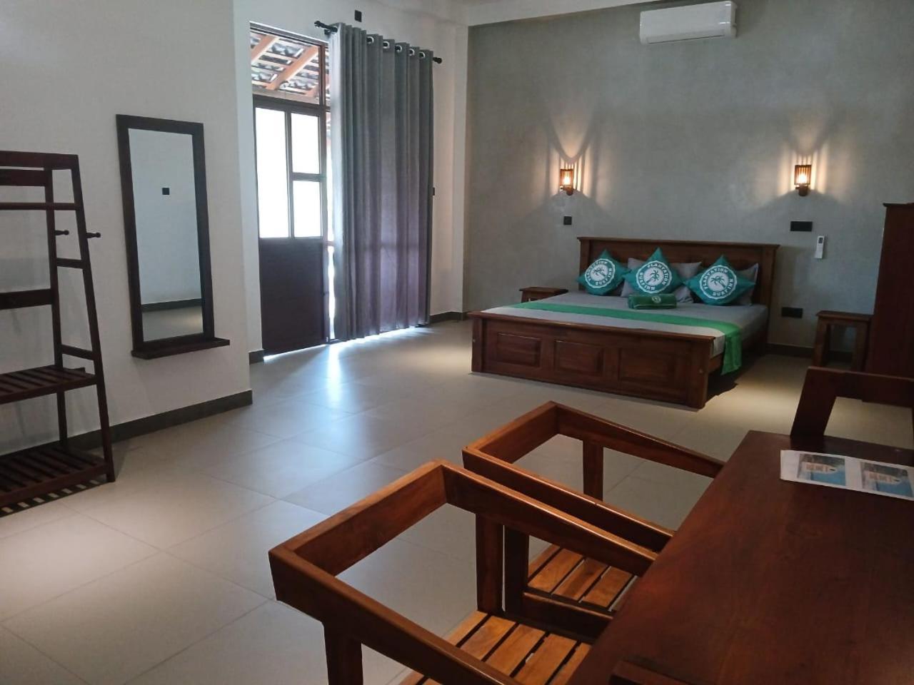 Plantation Surf Inn & Restaurant - Midigama East Rom bilde