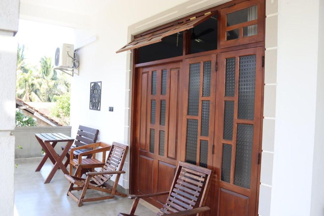 Plantation Surf Inn & Restaurant - Midigama East Eksteriør bilde