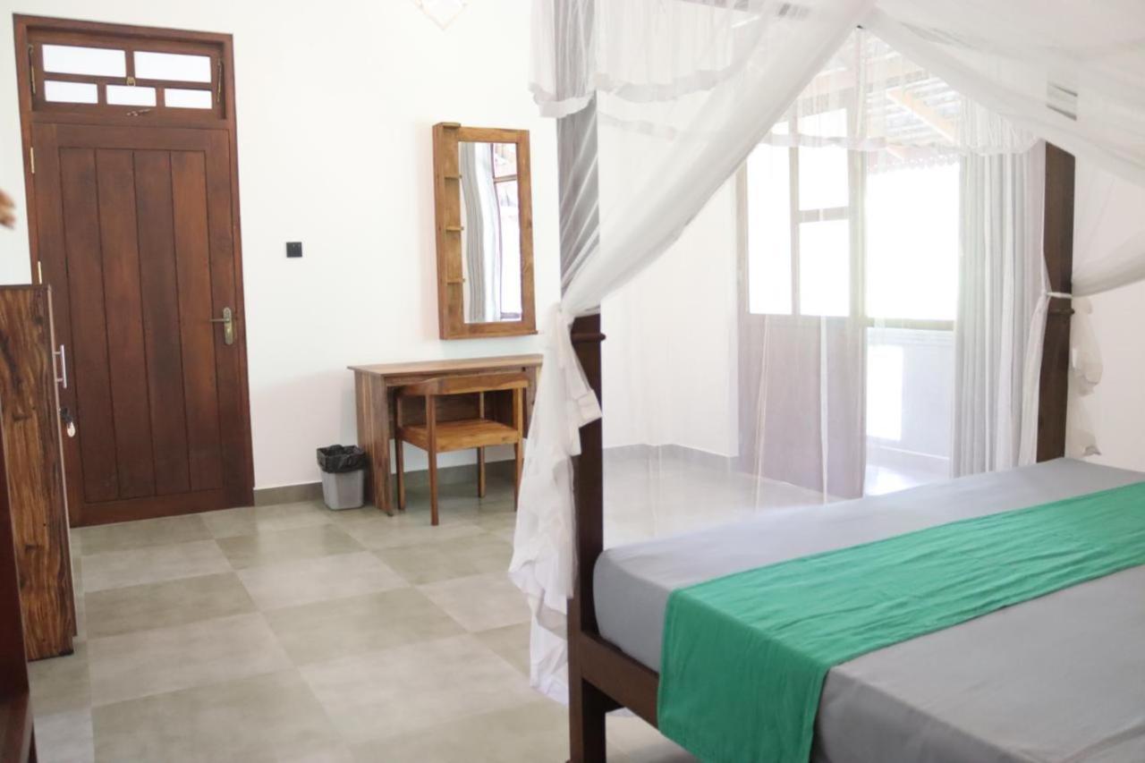 Plantation Surf Inn & Restaurant - Midigama East Rom bilde