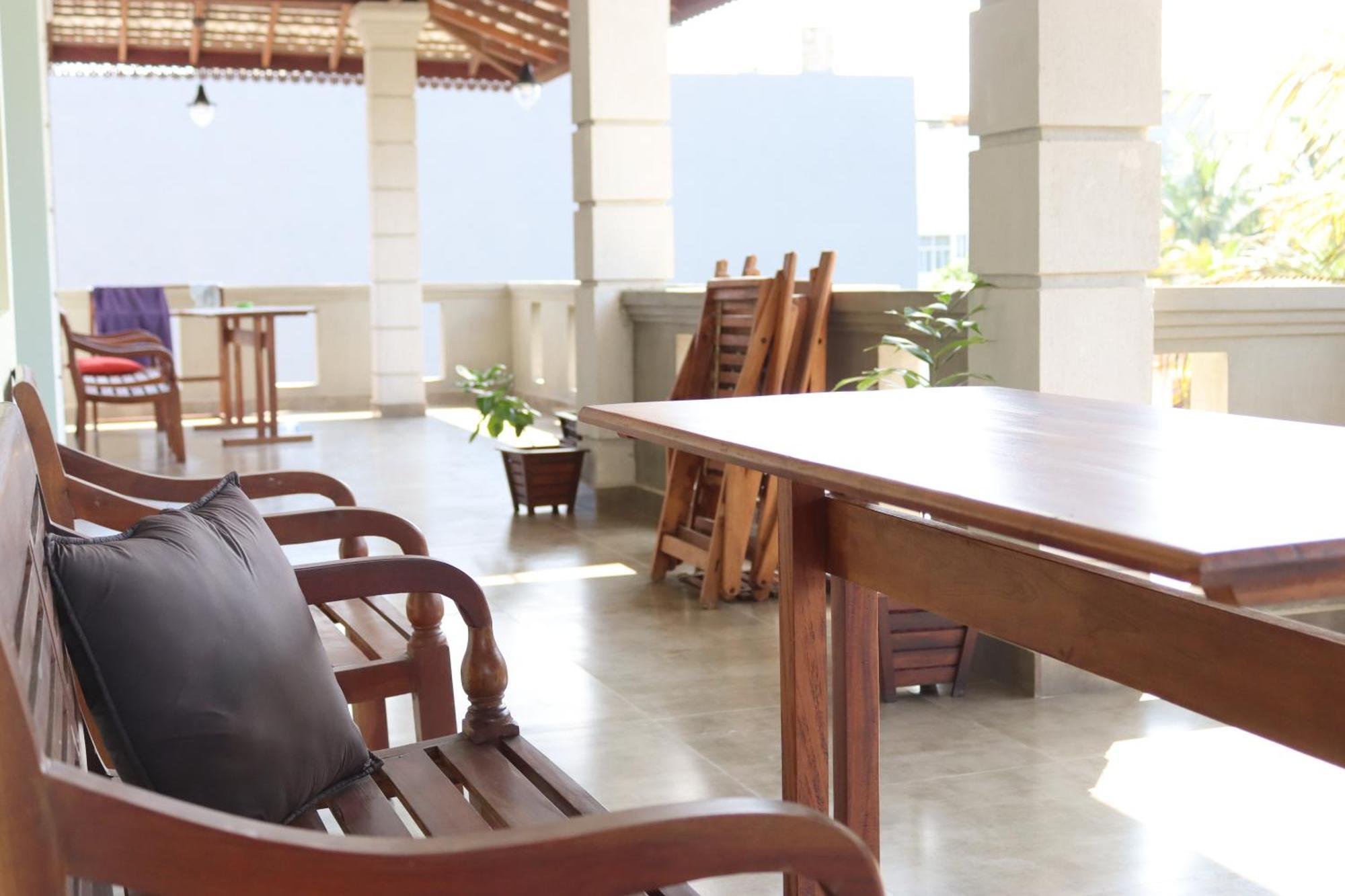 Plantation Surf Inn & Restaurant - Midigama East Eksteriør bilde