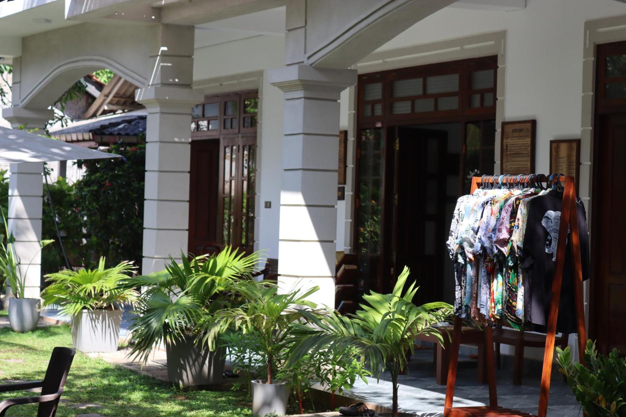 Plantation Surf Inn & Restaurant - Midigama East Eksteriør bilde