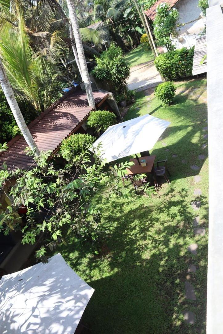 Plantation Surf Inn & Restaurant - Midigama East Eksteriør bilde