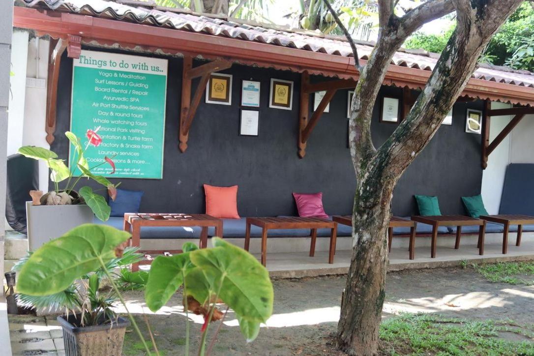 Plantation Surf Inn & Restaurant - Midigama East Eksteriør bilde