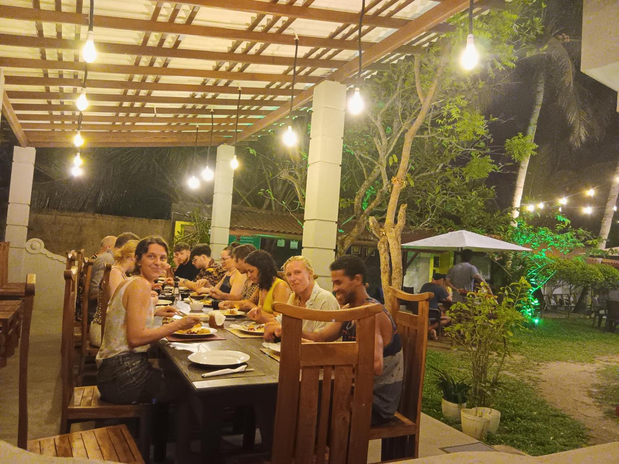 Plantation Surf Inn & Restaurant - Midigama East Eksteriør bilde