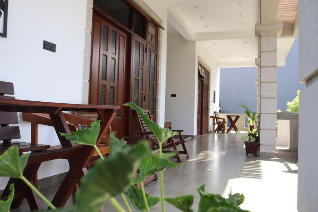 Plantation Surf Inn & Restaurant - Midigama East Eksteriør bilde