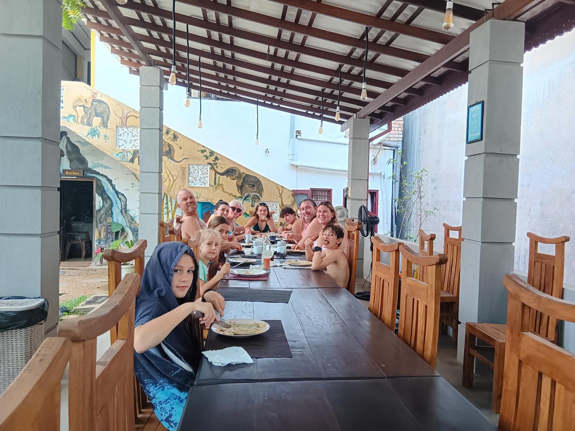 Plantation Surf Inn & Restaurant - Midigama East Eksteriør bilde